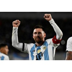 Lionel Messi si ritira volontariamente dalla partita con l'Argentina per la prima volta